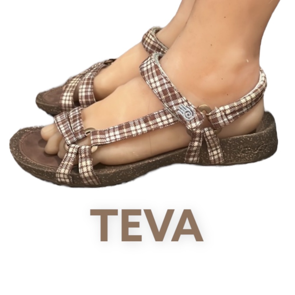 Authentic Teva signature waterproof designer sandals sz 9